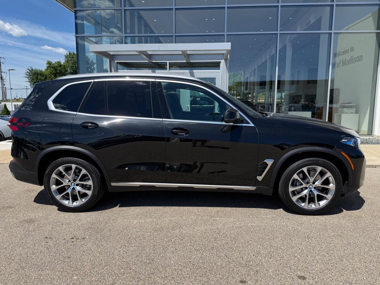 BMW X5 Vehicle Image 02