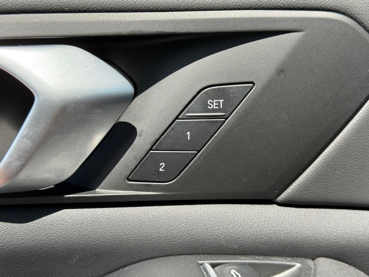 BMW X5 Vehicle Image 16