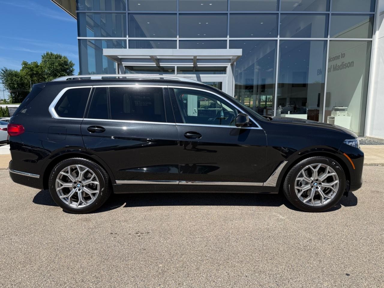 BMW X7 Vehicle Image 02