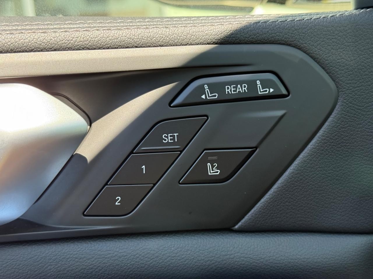 BMW X7 Vehicle Image 16