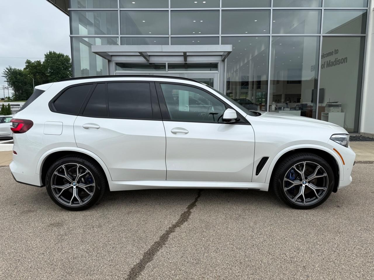 BMW X5 Vehicle Image 02