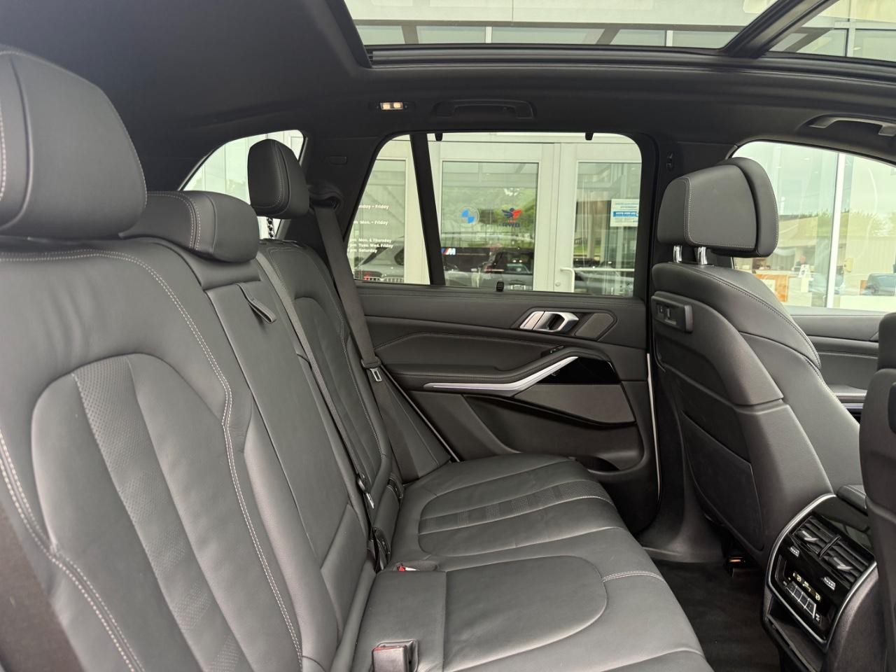 BMW X5 Vehicle Image 10