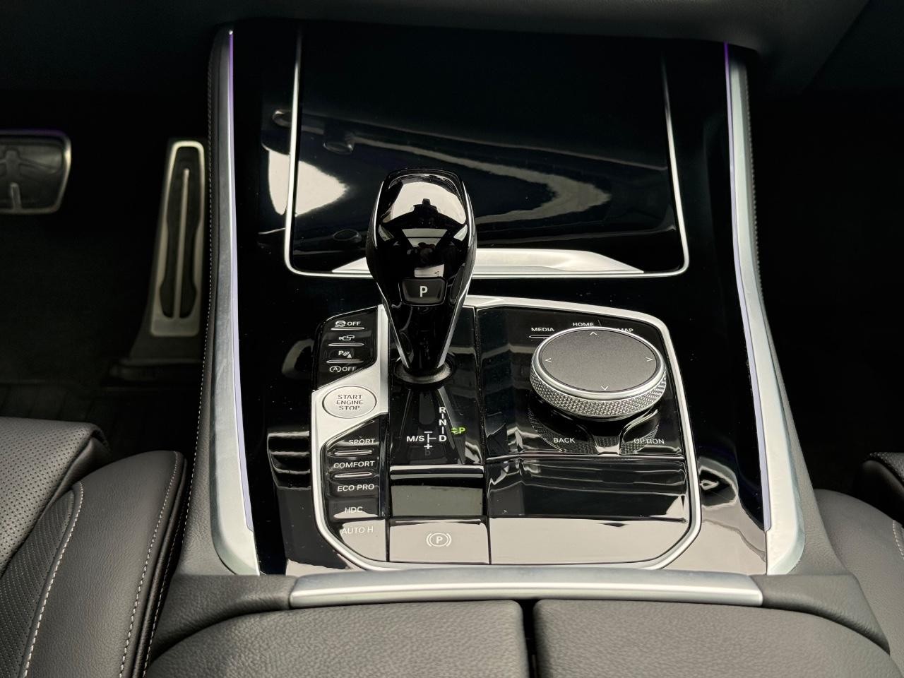 BMW X5 Vehicle Image 13
