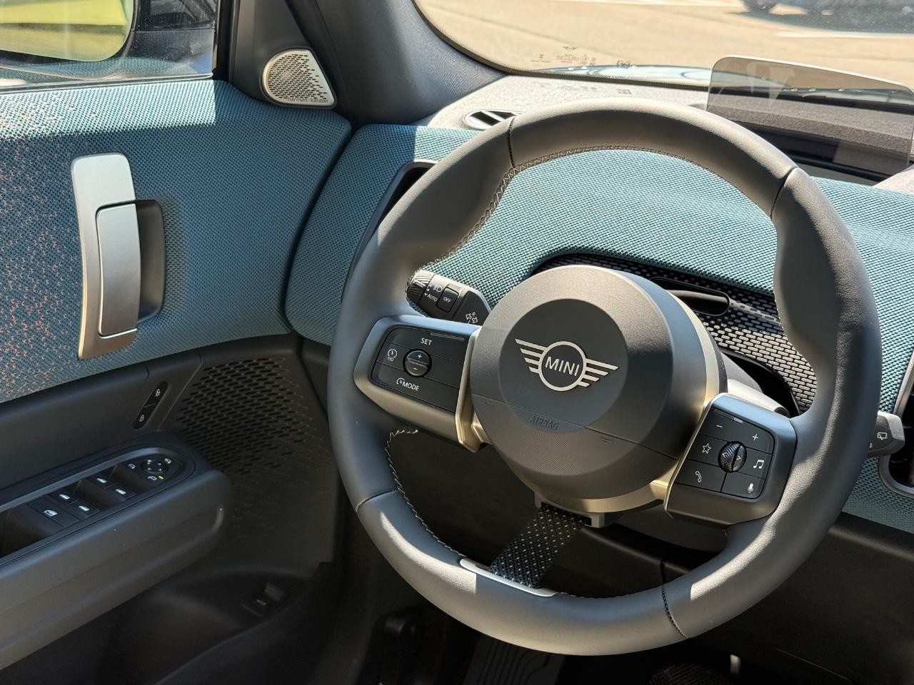 MINI Countryman Vehicle Image 09