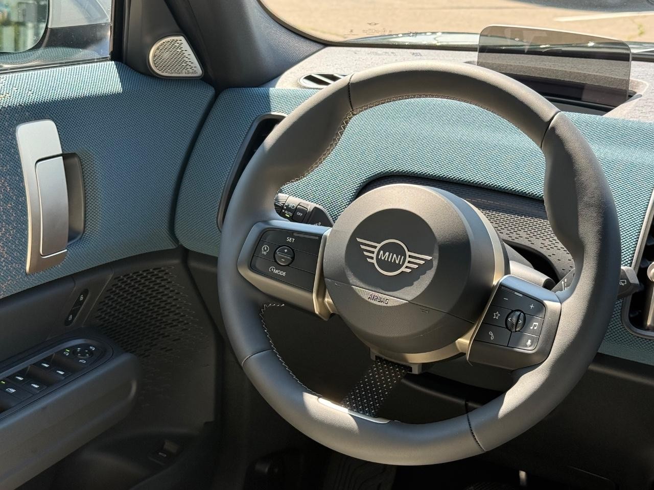 MINI Countryman Vehicle Image 09