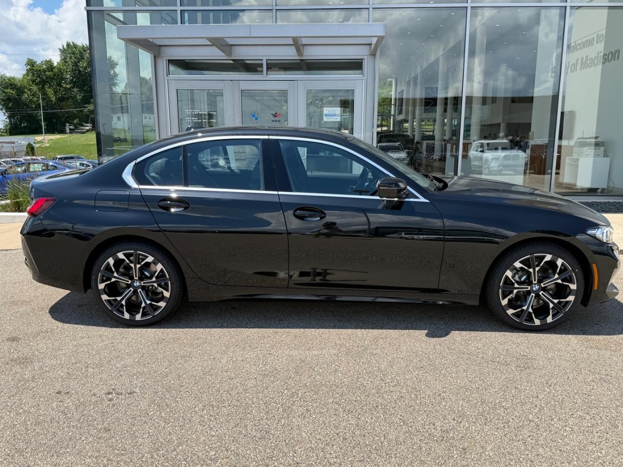 BMW 3 Series Vehicle Image 02