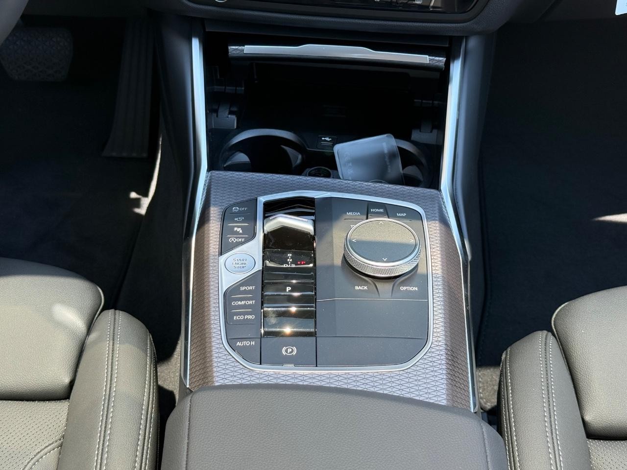 BMW 3 Series Vehicle Image 08