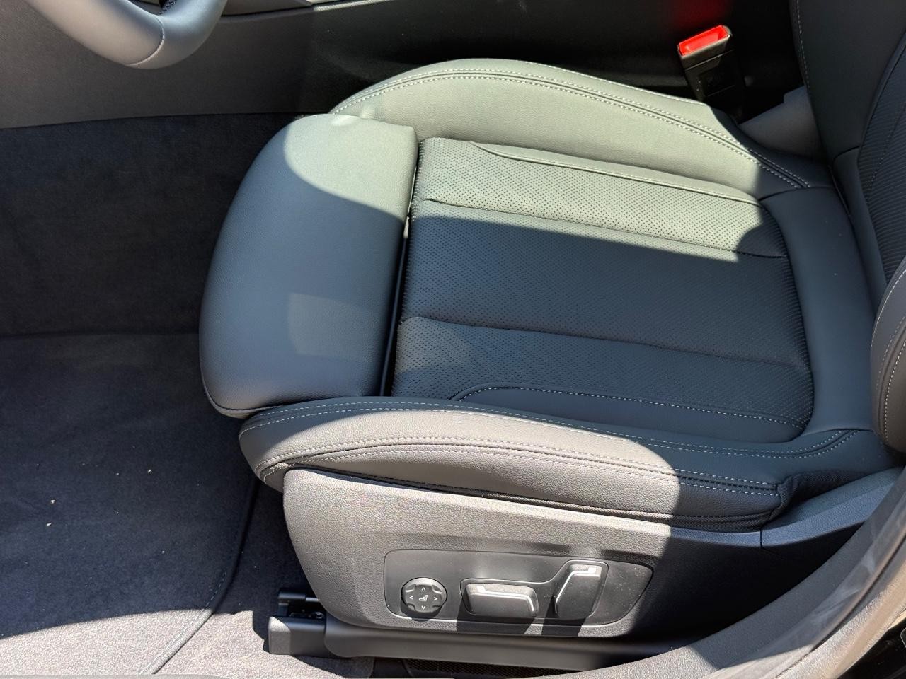 BMW 3 Series Vehicle Image 17