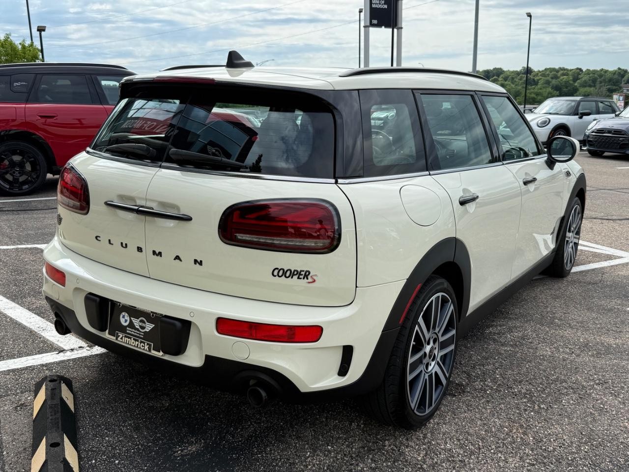 MINI Clubman Vehicle Image 03