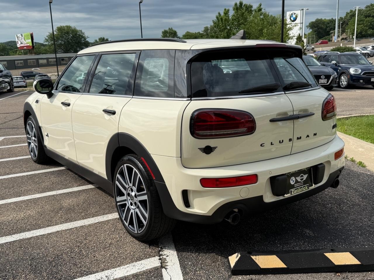 MINI Clubman Vehicle Image 06