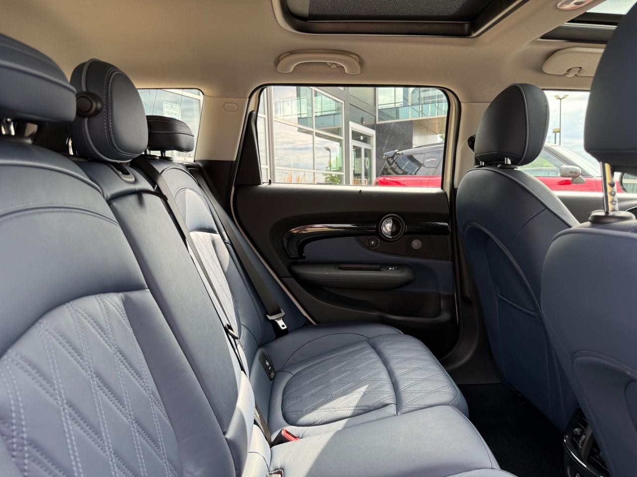 MINI Clubman Vehicle Image 10