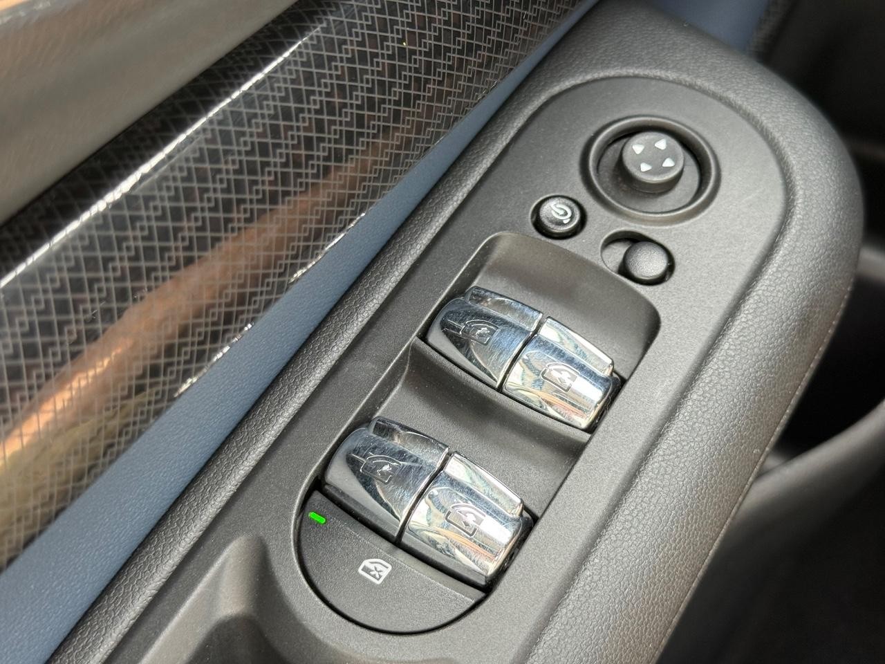 MINI Clubman Vehicle Image 21