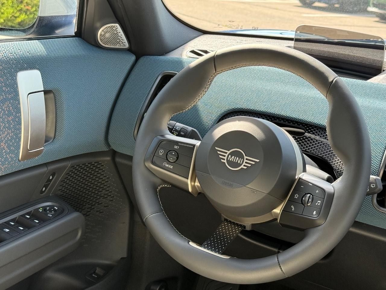 MINI Countryman Vehicle Image 09