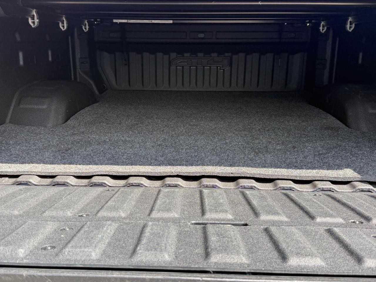 GMC Sierra 2500HD Vehicle Image 05