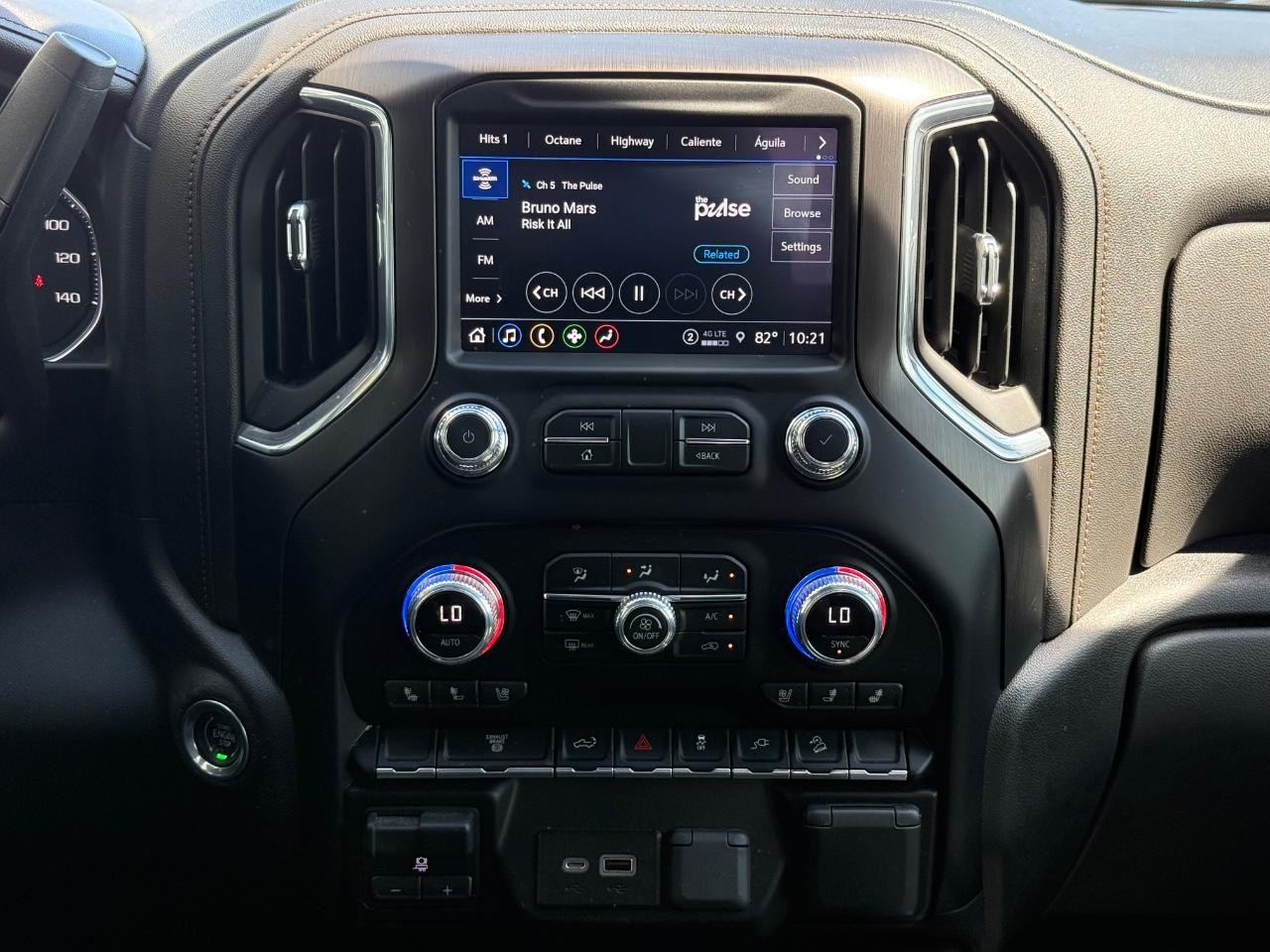 GMC Sierra 2500HD Vehicle Image 12