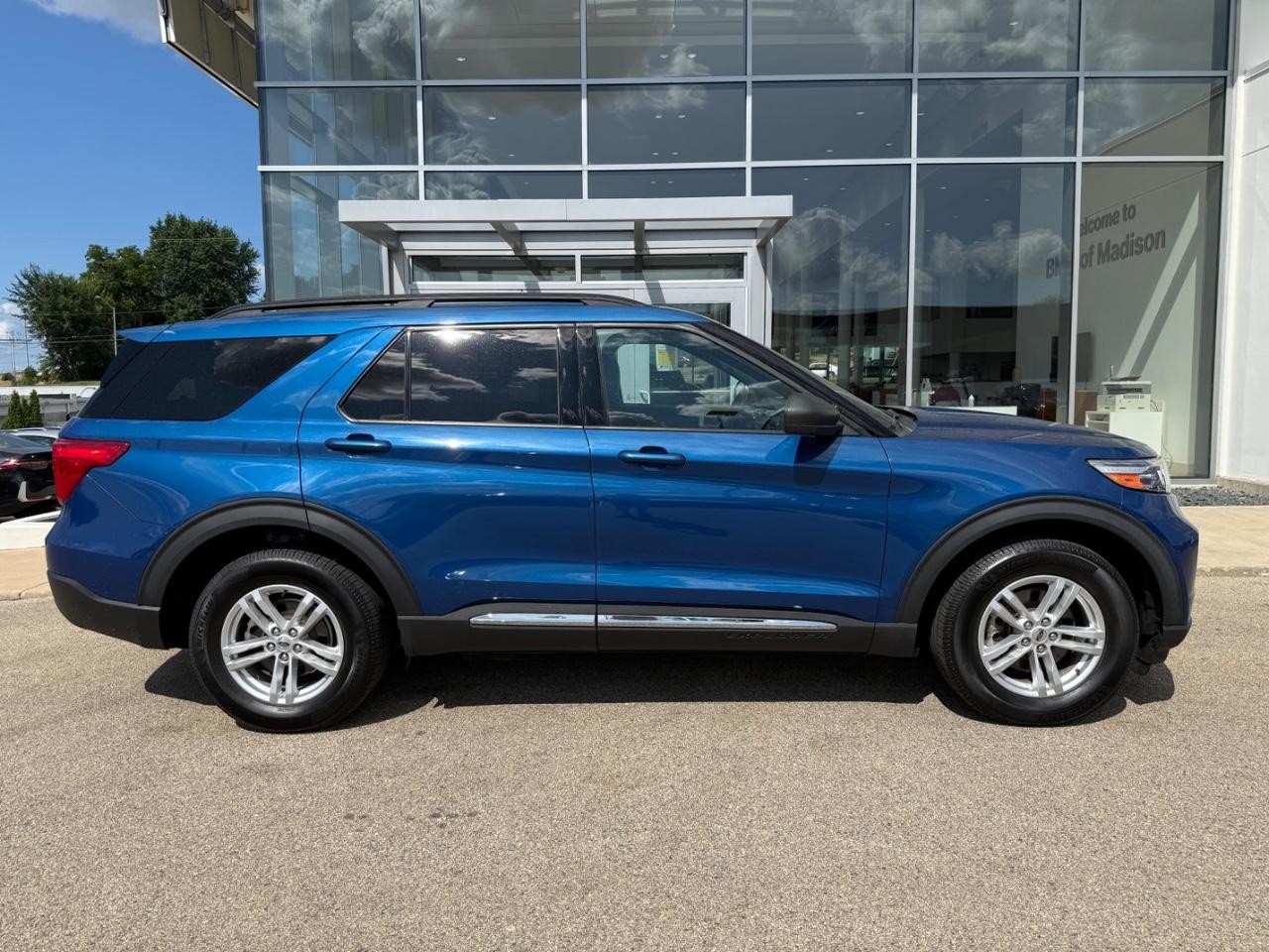 Ford Explorer Vehicle Image 02