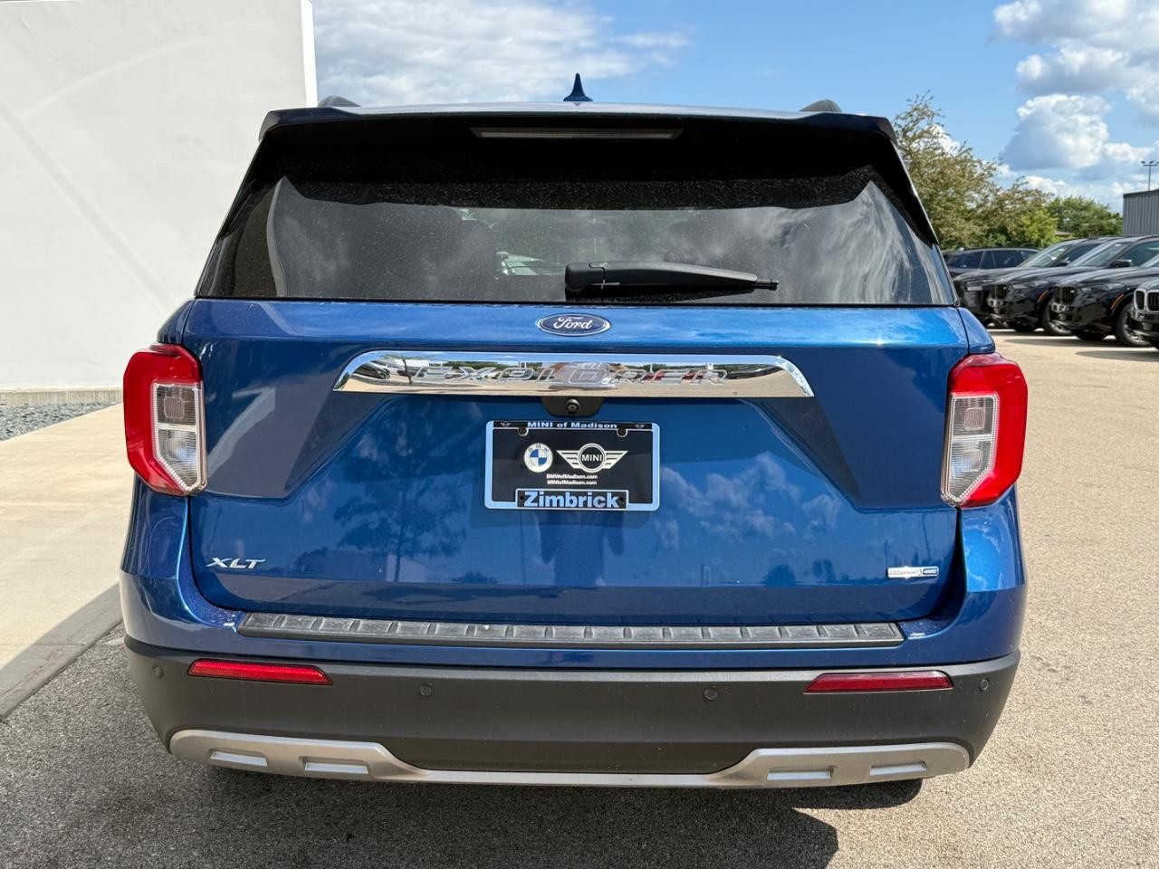 Ford Explorer Vehicle Image 04