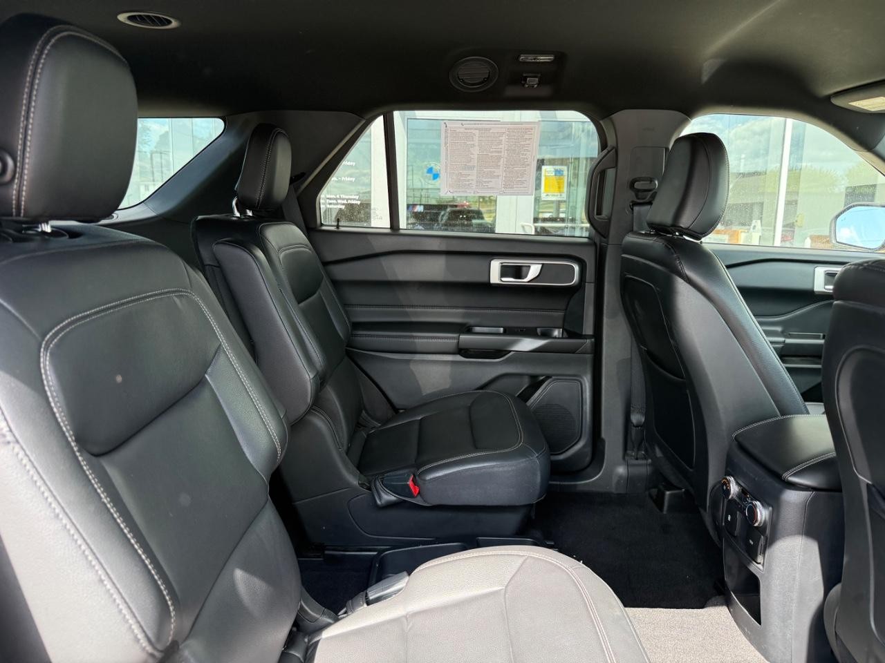 Ford Explorer Vehicle Image 10