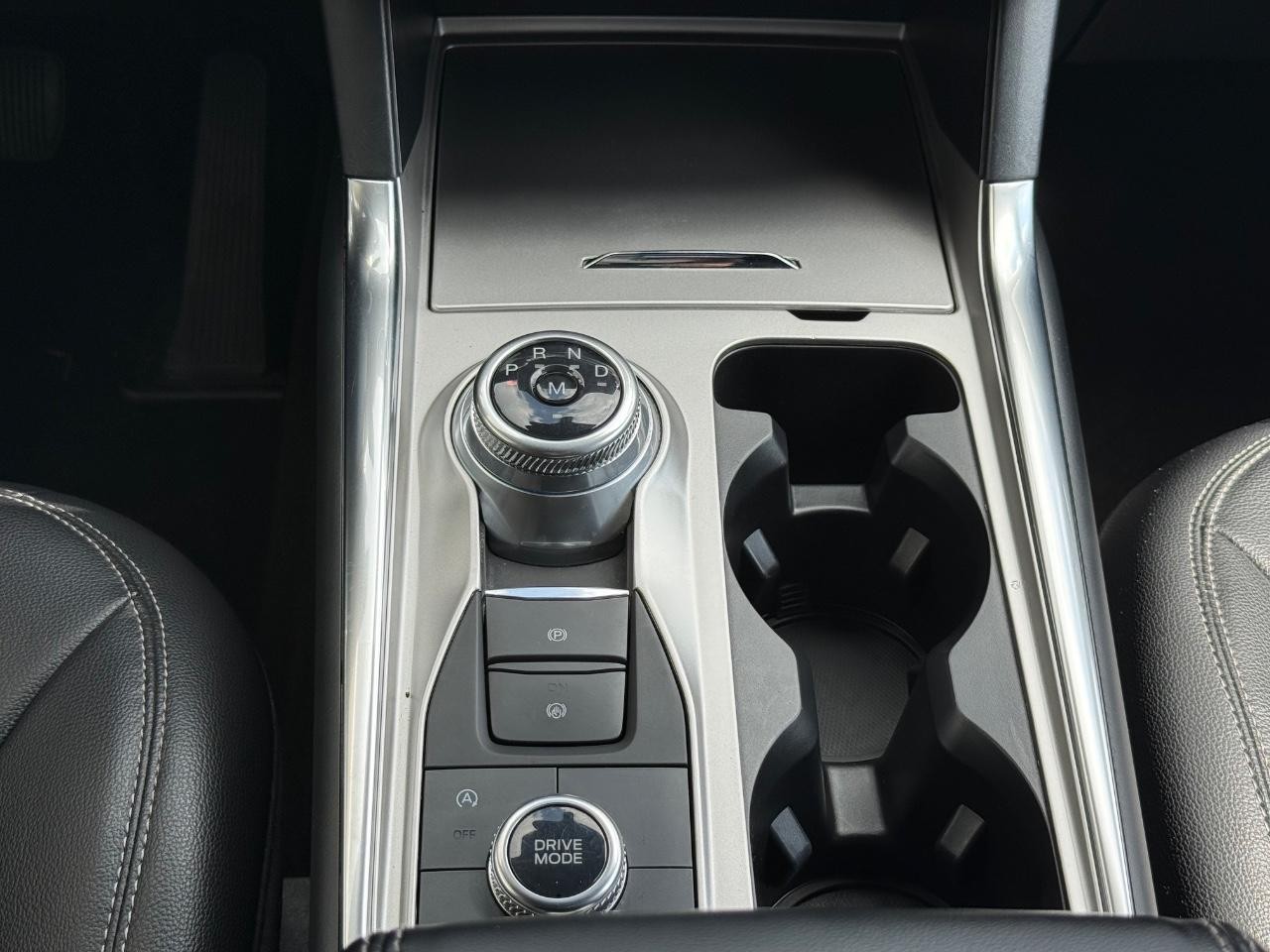 Ford Explorer Vehicle Image 13