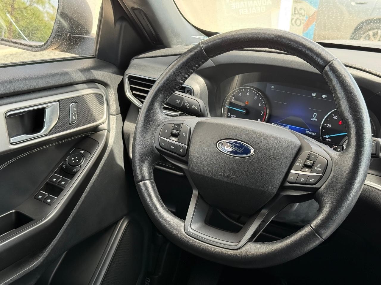 Ford Explorer Vehicle Image 14