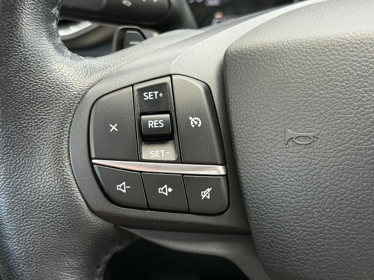 Ford Explorer Vehicle Image 16