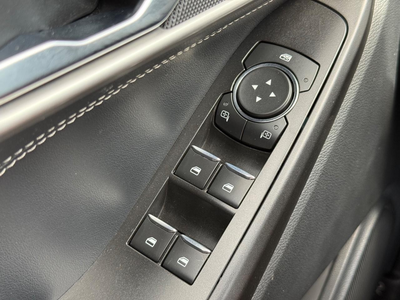 Ford Explorer Vehicle Image 21
