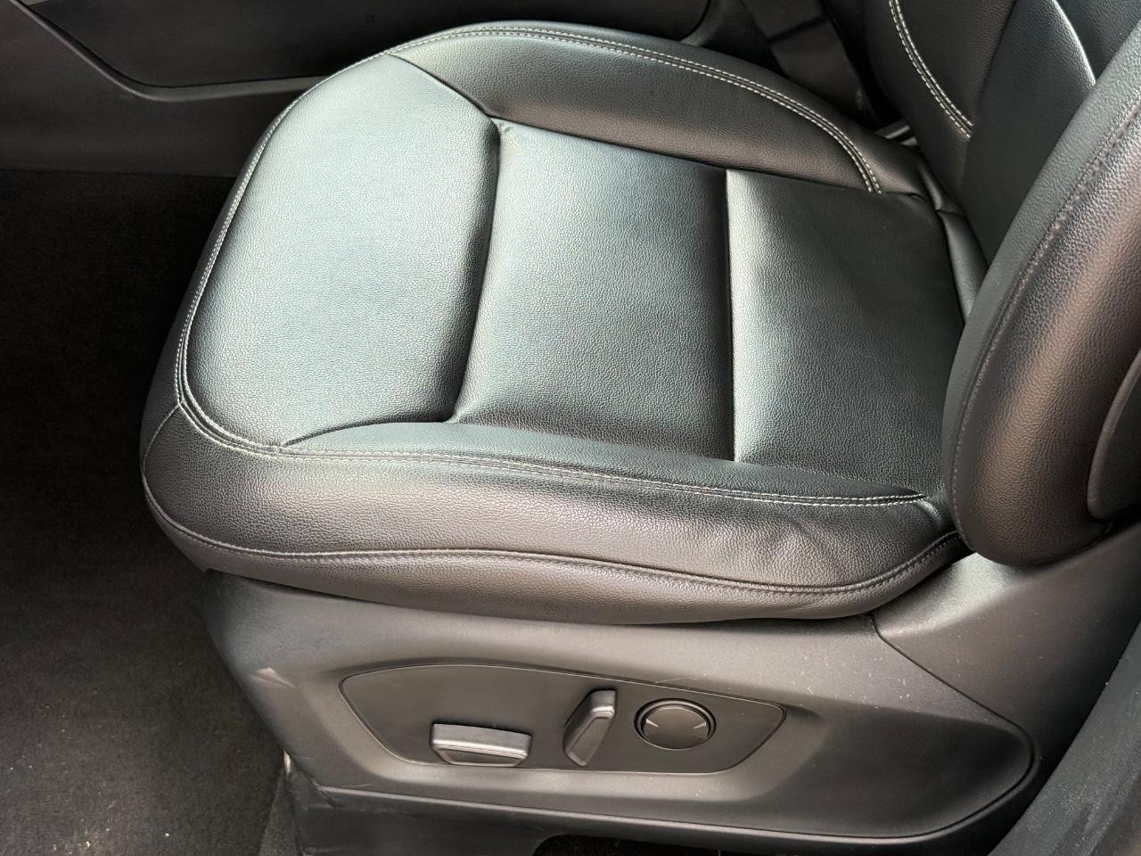 Ford Explorer Vehicle Image 22