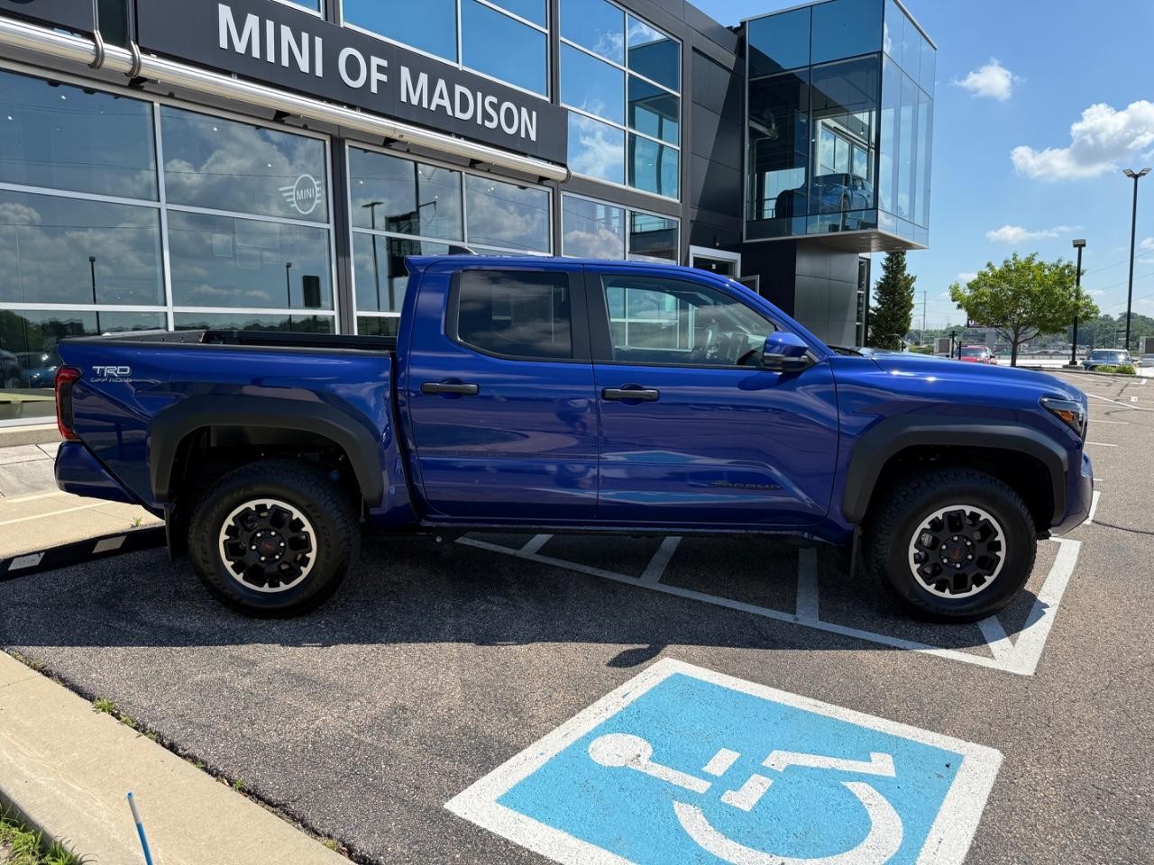 Toyota Tacoma 4WD Vehicle Image 02