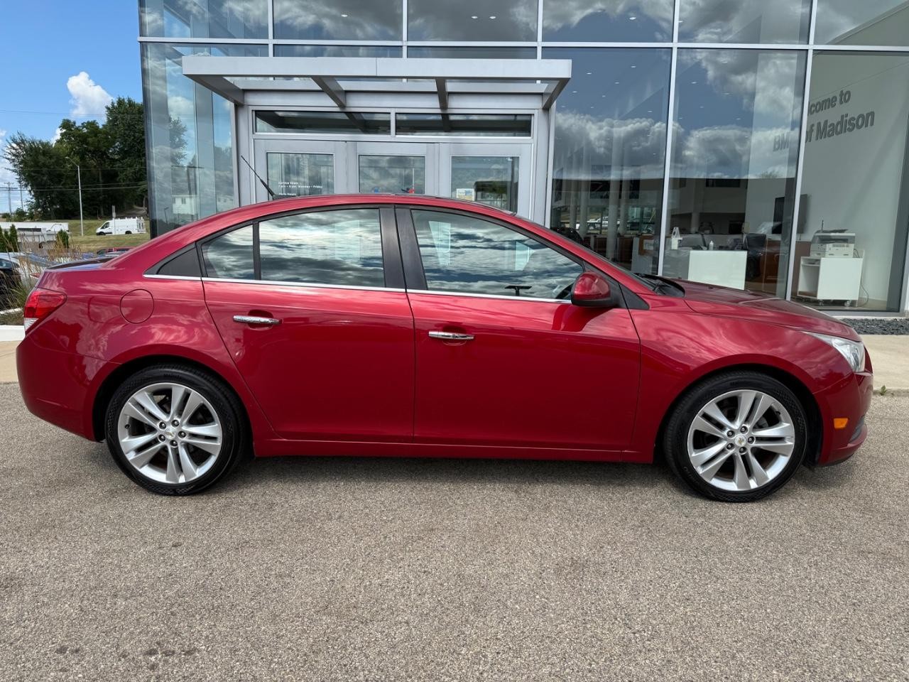 Chevrolet Cruze Vehicle Image 02