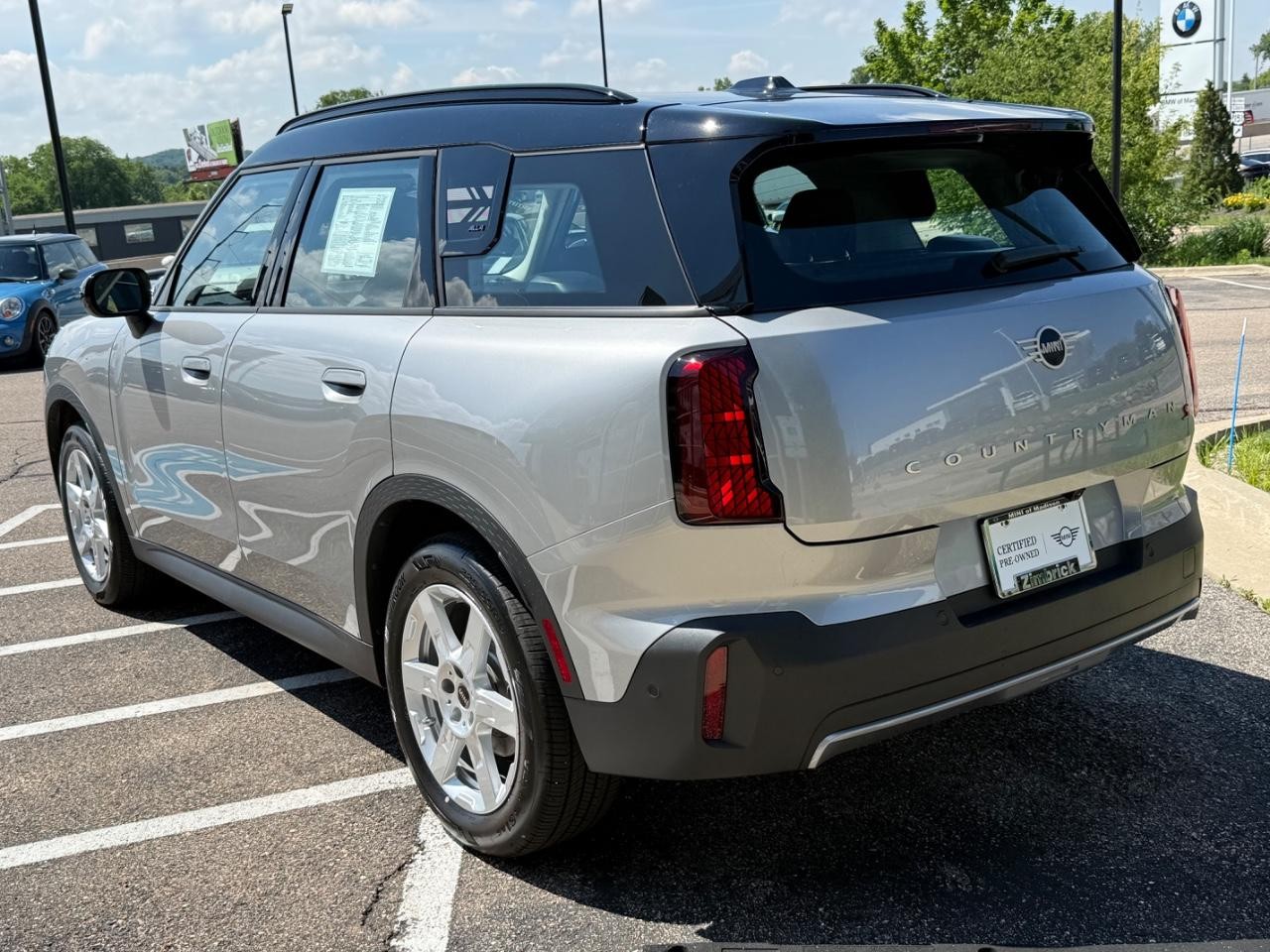 MINI Countryman Vehicle Image 06