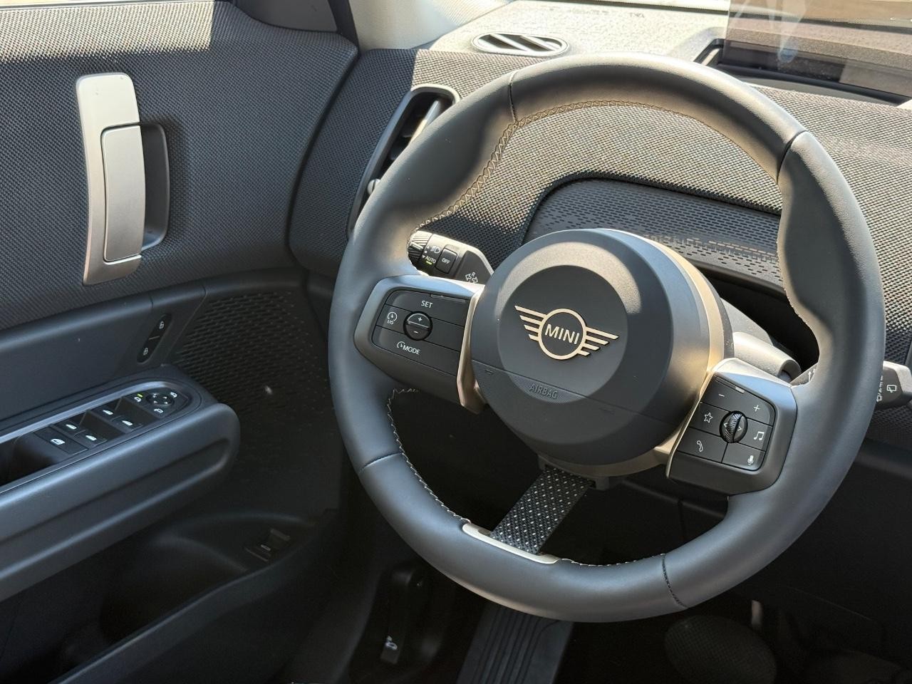MINI Countryman Vehicle Image 14