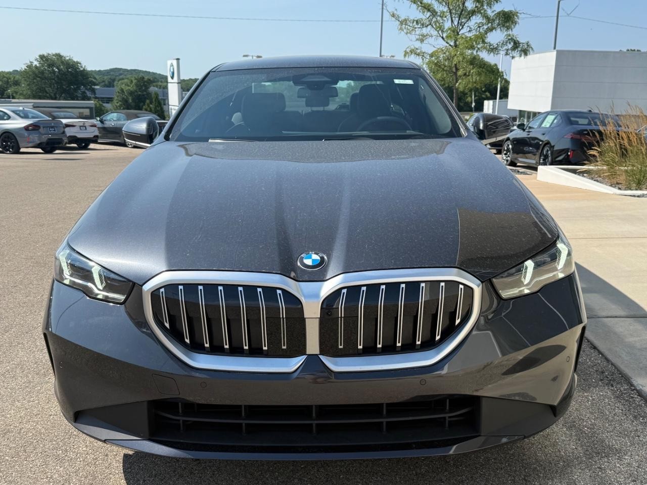 BMW 5 Series Vehicle Image 09