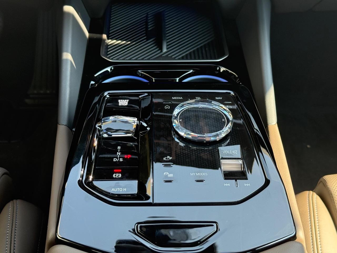 BMW 5 Series Vehicle Image 13