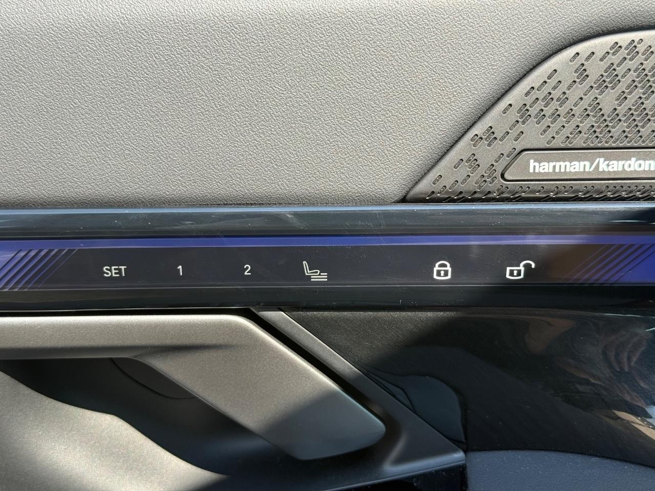 BMW 5 Series Vehicle Image 16