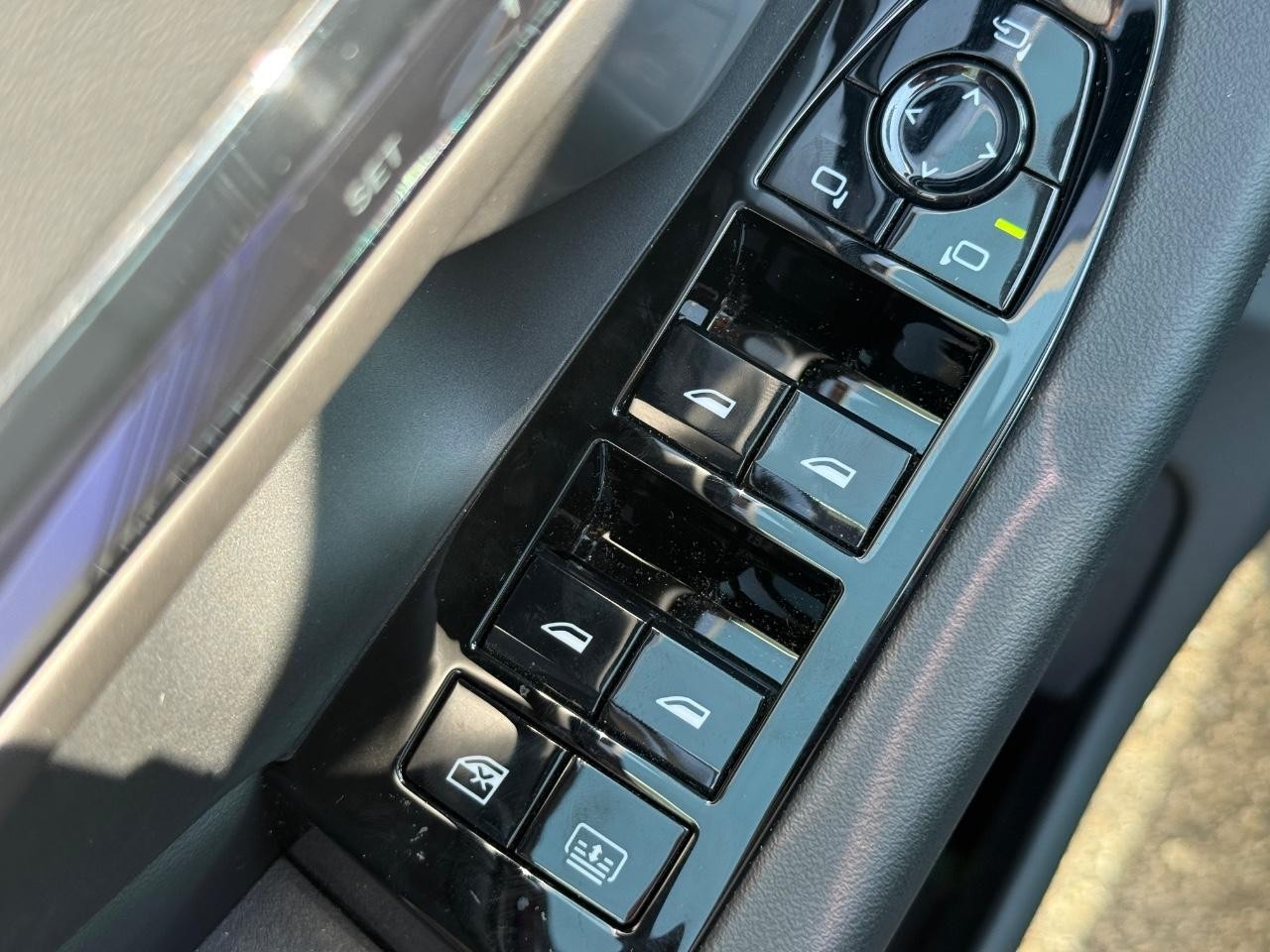 BMW 5 Series Vehicle Image 22