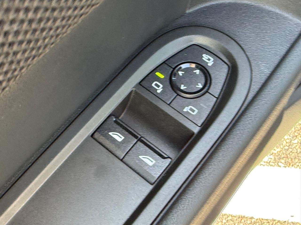 MINI Hardtop 2 Door Vehicle Image 30