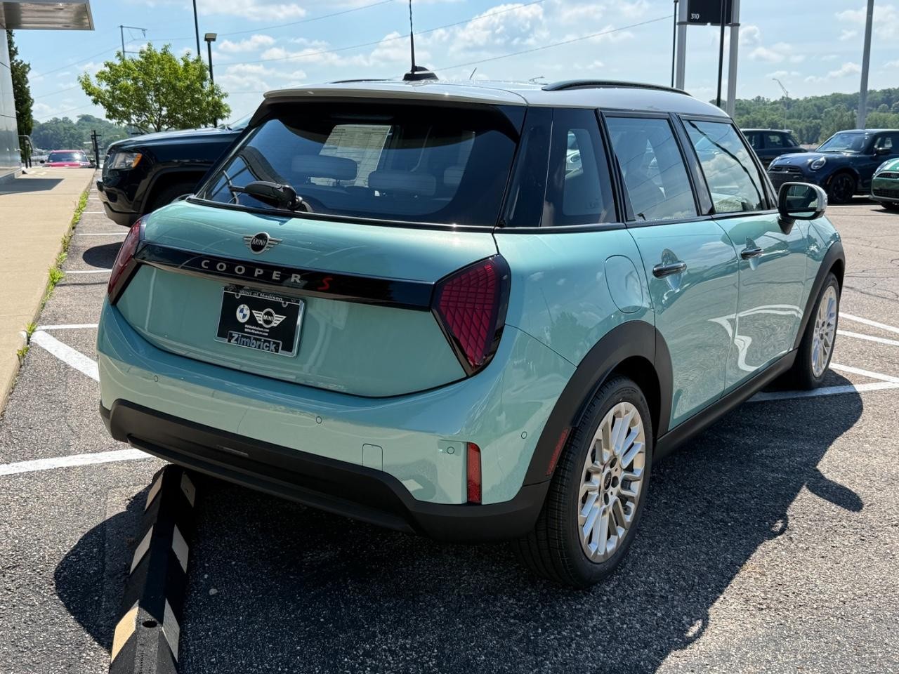 MINI Hardtop 4 Door Vehicle Image 03