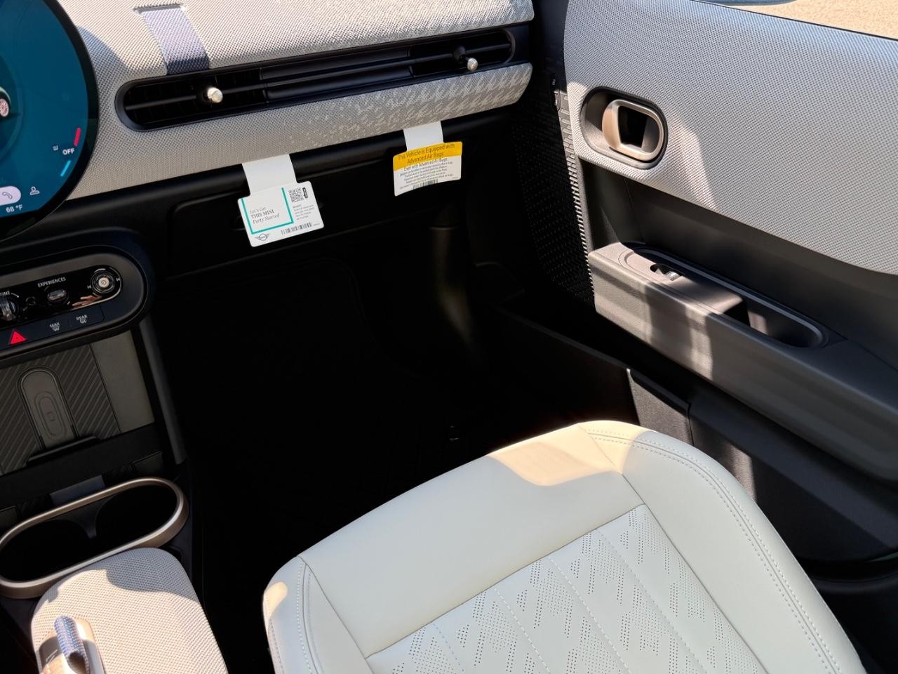 MINI Hardtop 4 Door Vehicle Image 10