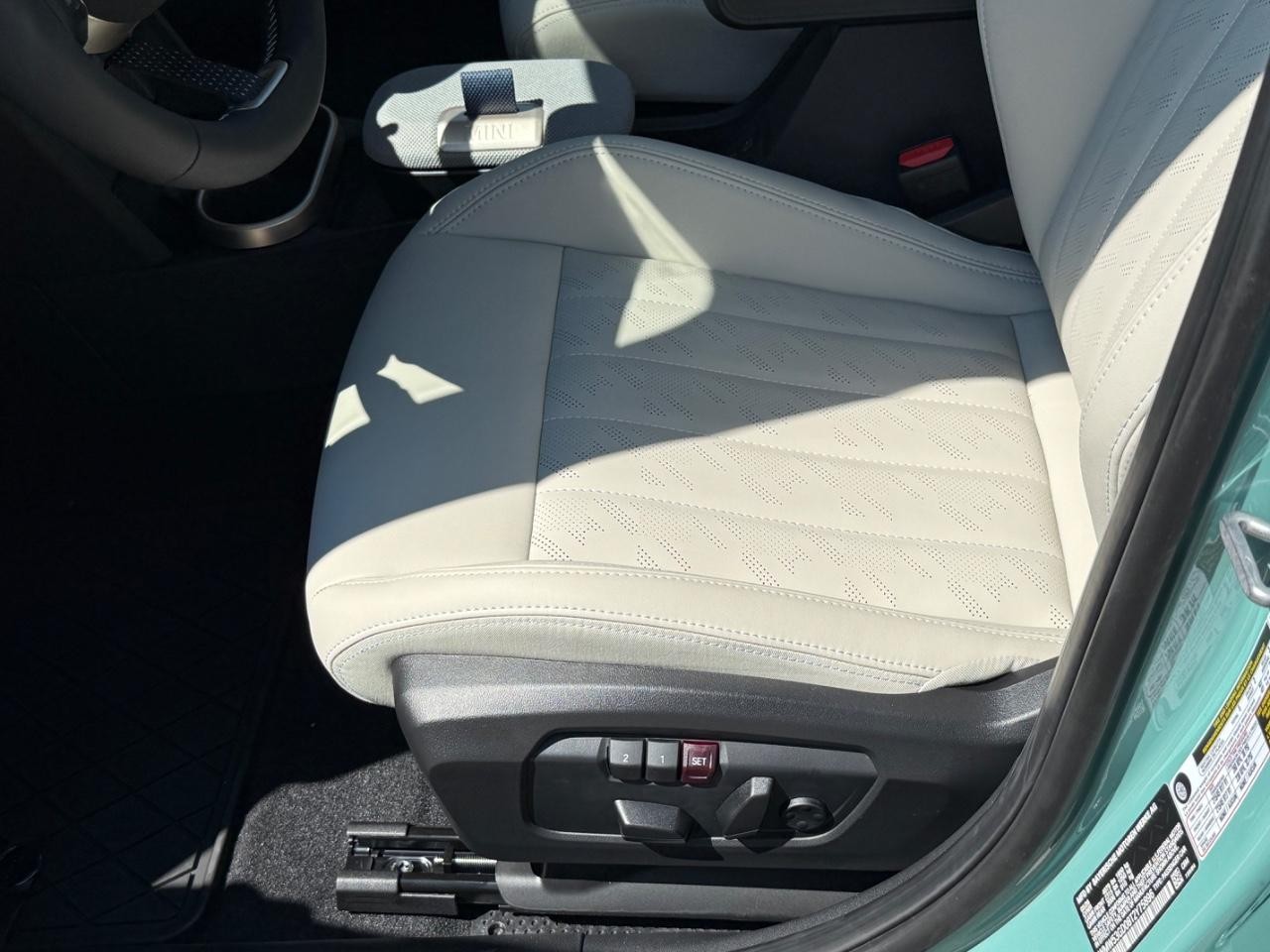 MINI Hardtop 4 Door Vehicle Image 16