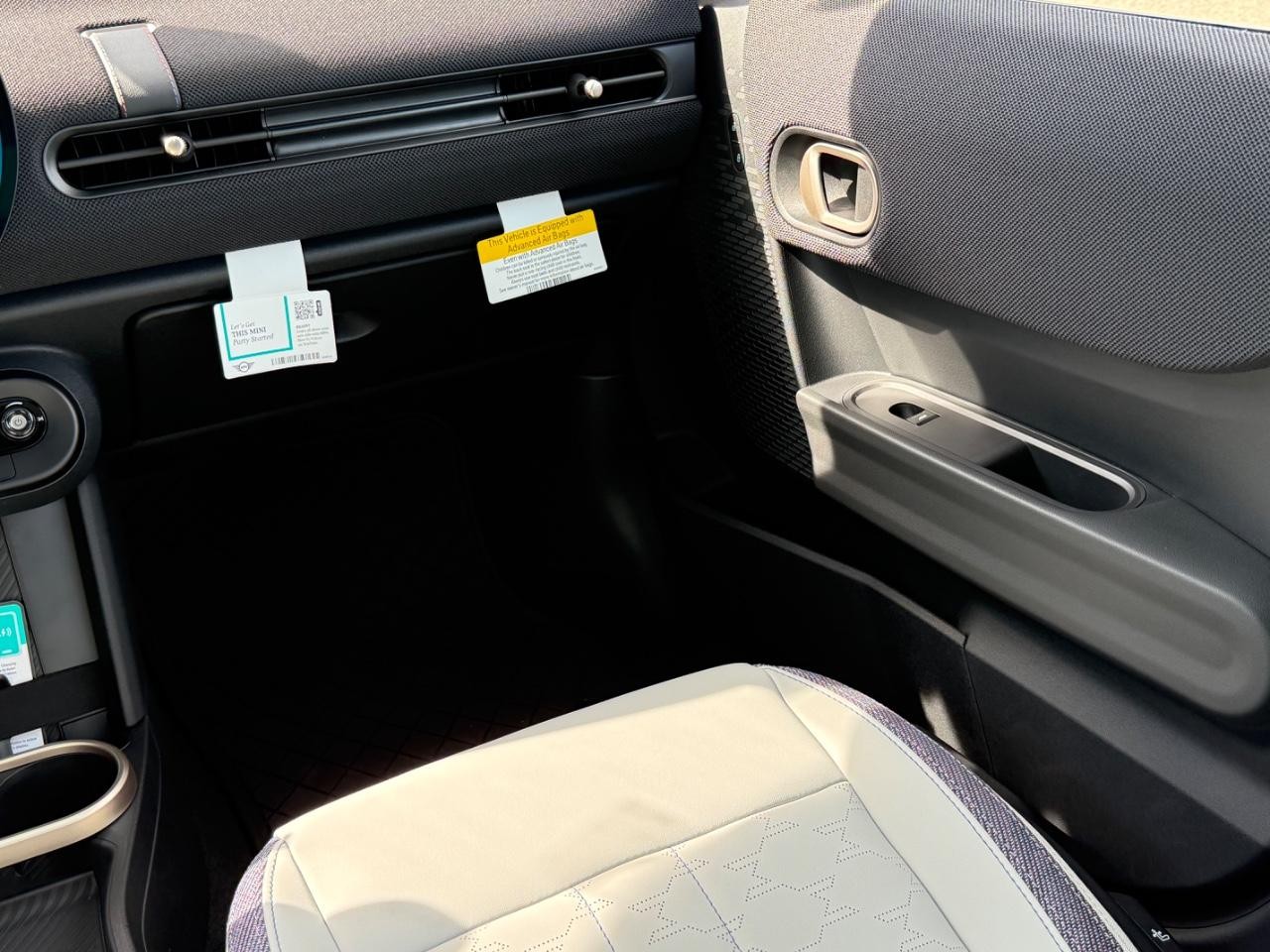 MINI Hardtop 4 Door Vehicle Image 10