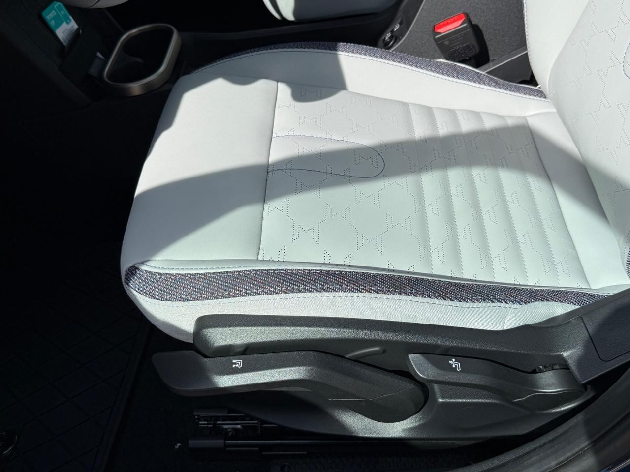 MINI Hardtop 4 Door Vehicle Image 16