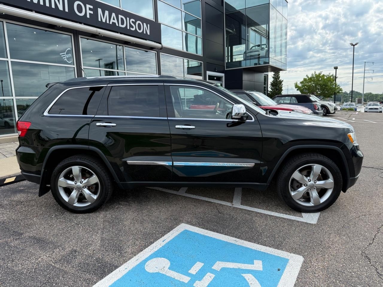 Jeep Grand Cherokee Vehicle Image 02