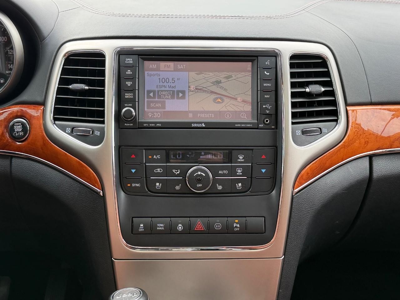 Jeep Grand Cherokee Vehicle Image 12
