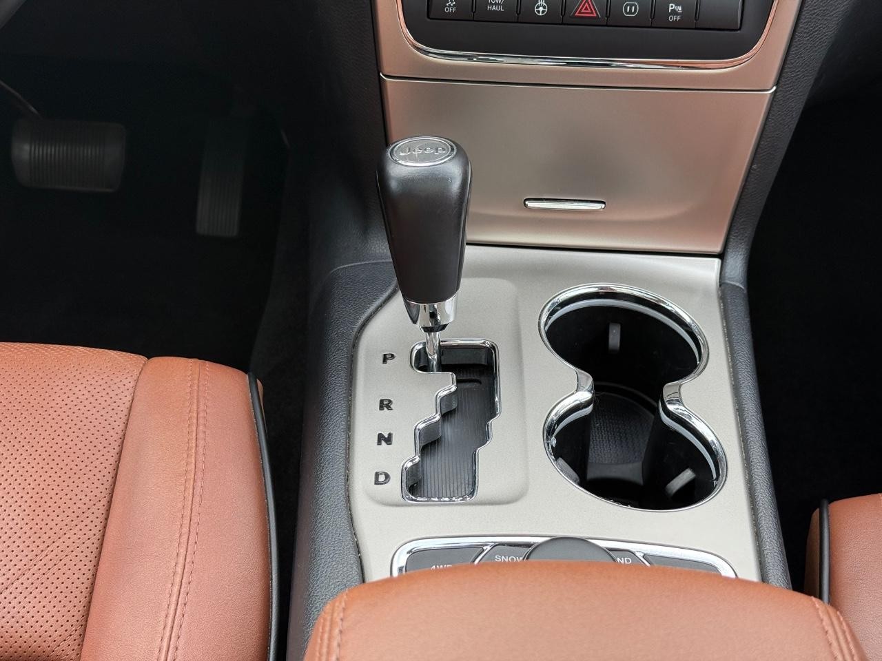 Jeep Grand Cherokee Vehicle Image 13