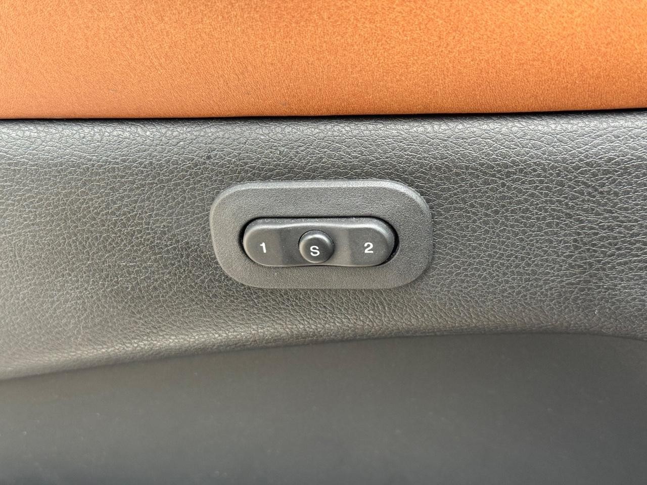 Jeep Grand Cherokee Vehicle Image 16
