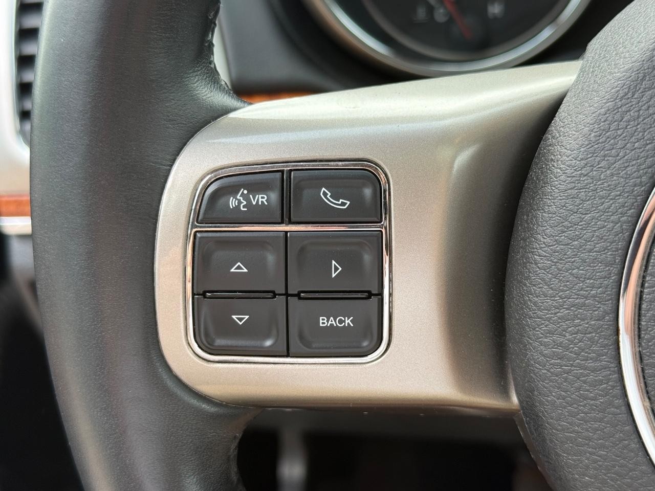 Jeep Grand Cherokee Vehicle Image 17