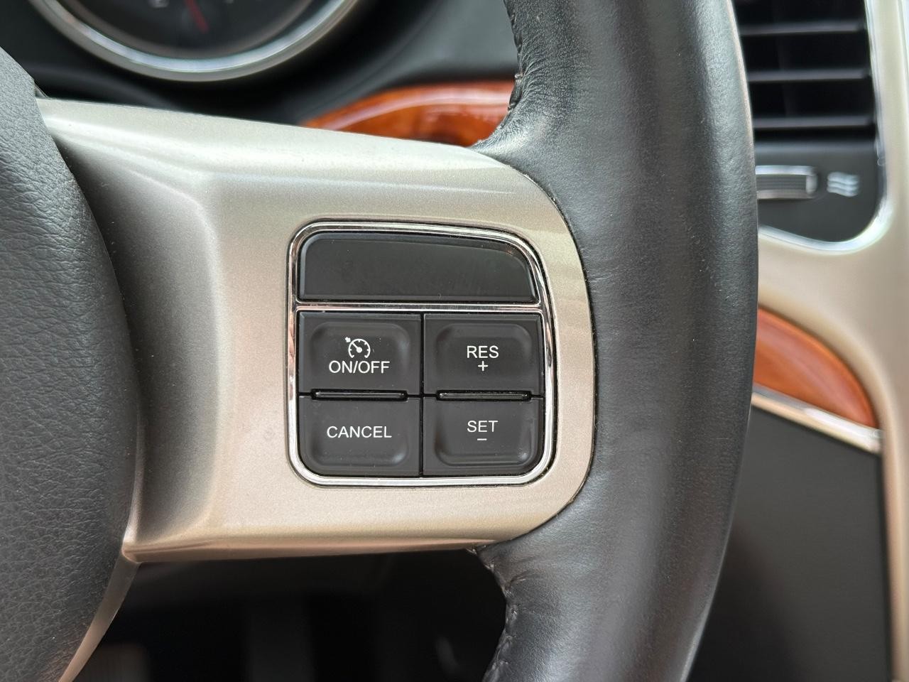 Jeep Grand Cherokee Vehicle Image 18