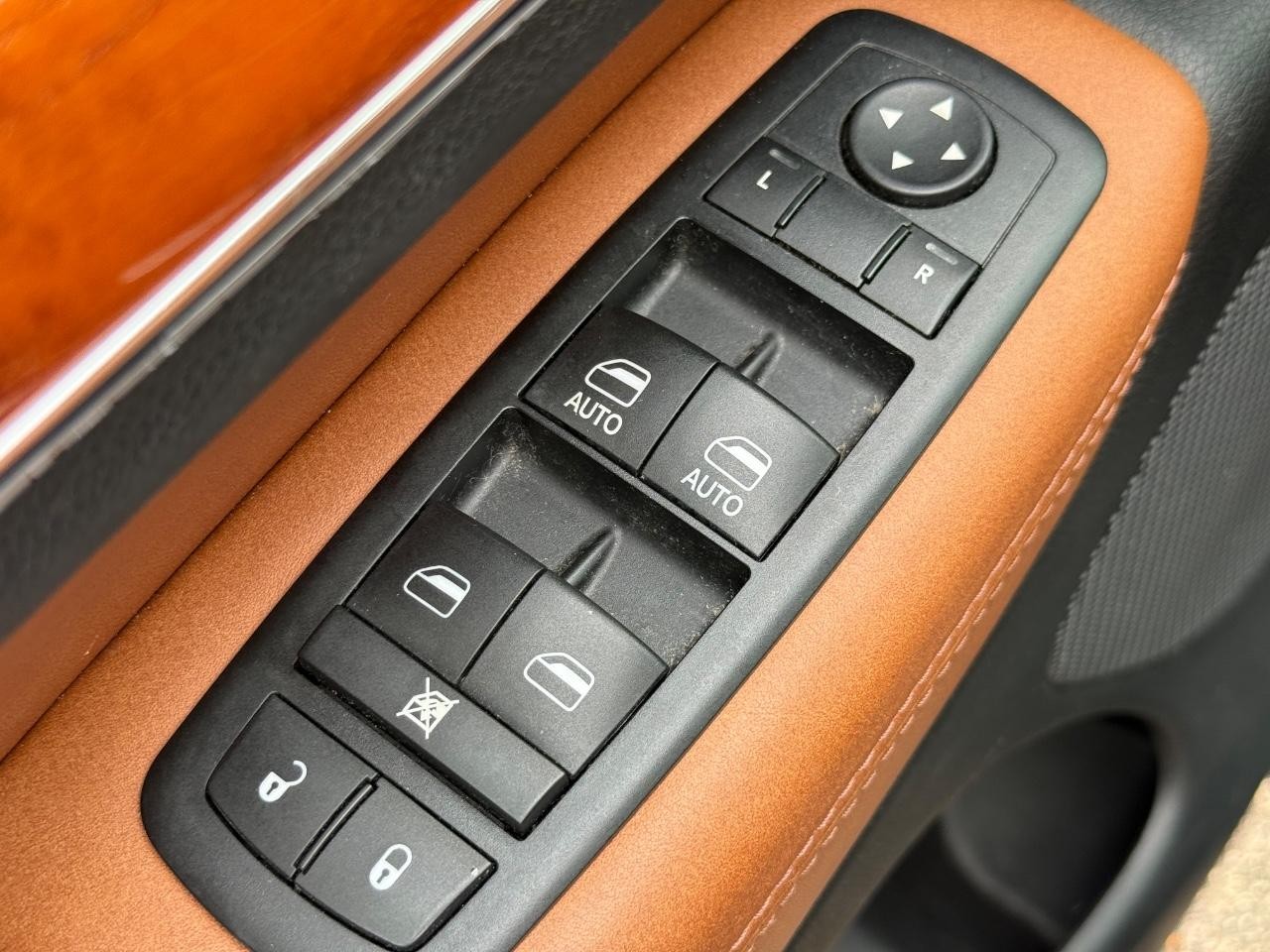 Jeep Grand Cherokee Vehicle Image 22