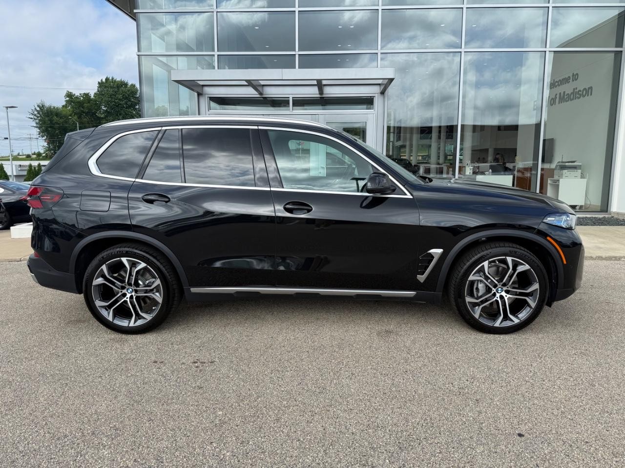 BMW X5 Vehicle Image 02
