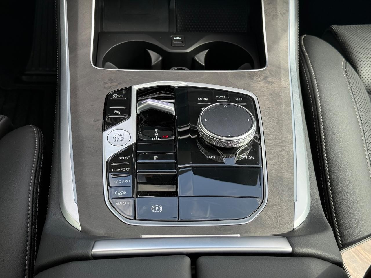 BMW X5 Vehicle Image 13